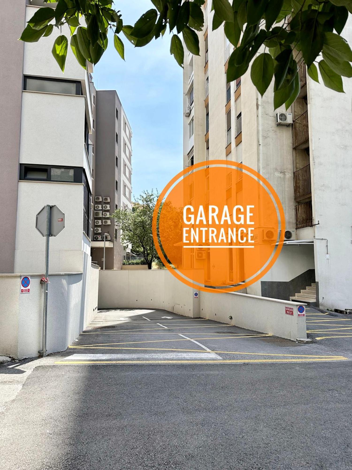 S'Akvarel 4 - Private Garage Apartment Сплит Екстериор снимка